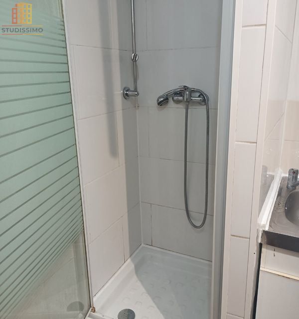 Chambre de bonne 8m² Paris 9e - Meublée - Photo 1