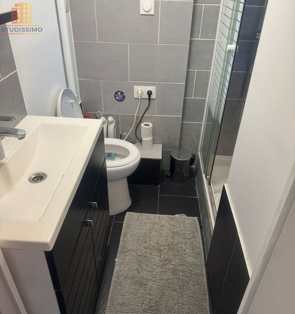 Studio 24m² Paris 9e Folies Bergère - Photo 1