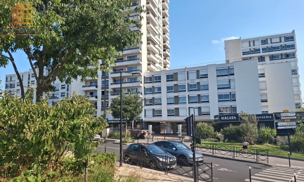 Appartement 31m² Courbevoie - Plein sud, balcon calme - Photo 1