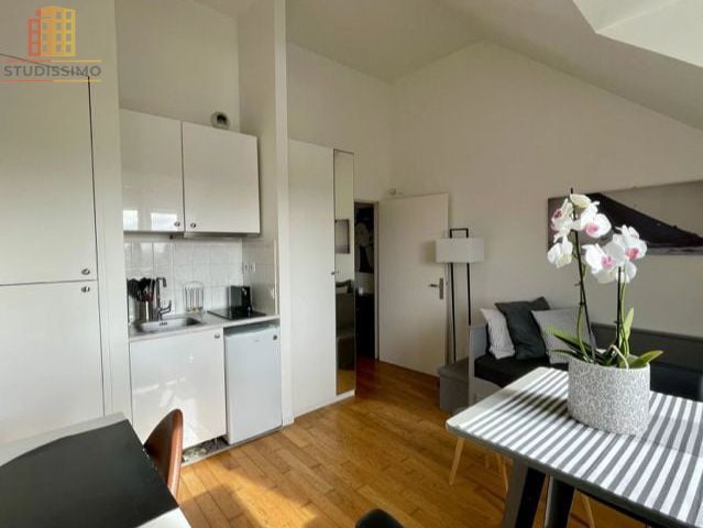 Studio 20m² Versailles - Ensoleillé, grande hauteur sous plafond - Photo 3