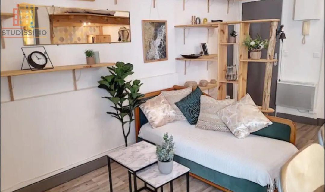 Studio 25m² Marseille 6e Préfecture - Extérieur 19m² - Photo 1