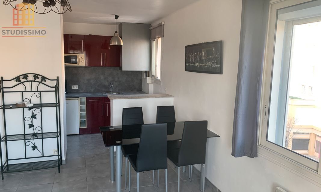 Studio meublé 30m² Toulon Port Marchand - Meublé, étage élevé - Photo 2