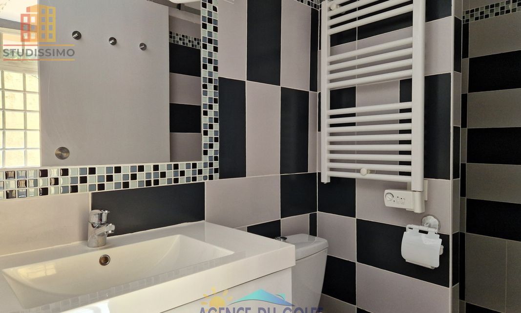 Studio 22m² Saint-Cyr-sur-Mer - Terrasse, proche port de la Madrague - Photo 3