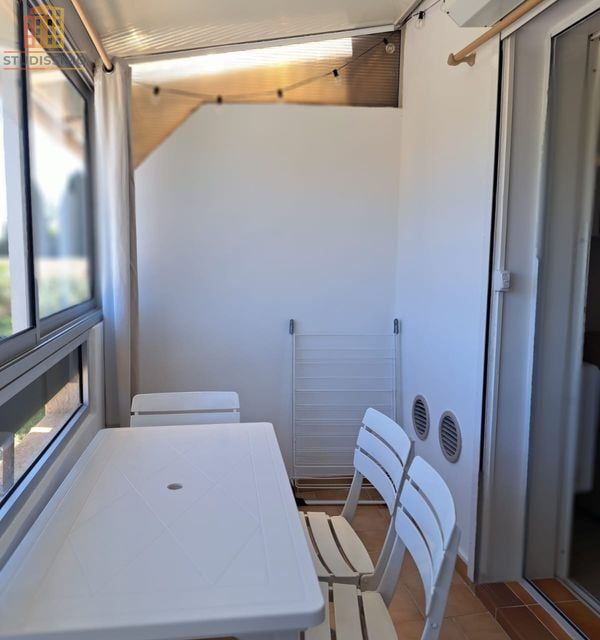 Studio 18m² La Londe-les-Maures - Rénové, loggia - Photo 2